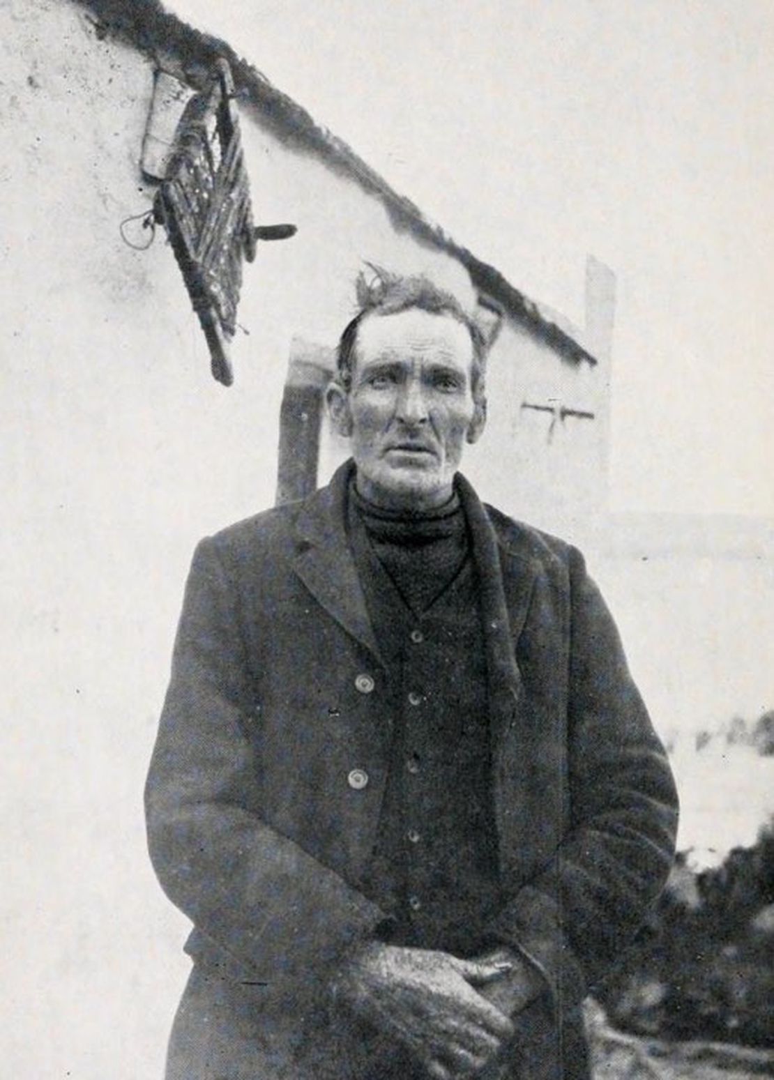 Tomas O Criomthain, Irish author of An t-Oileanach (The Islandman), died